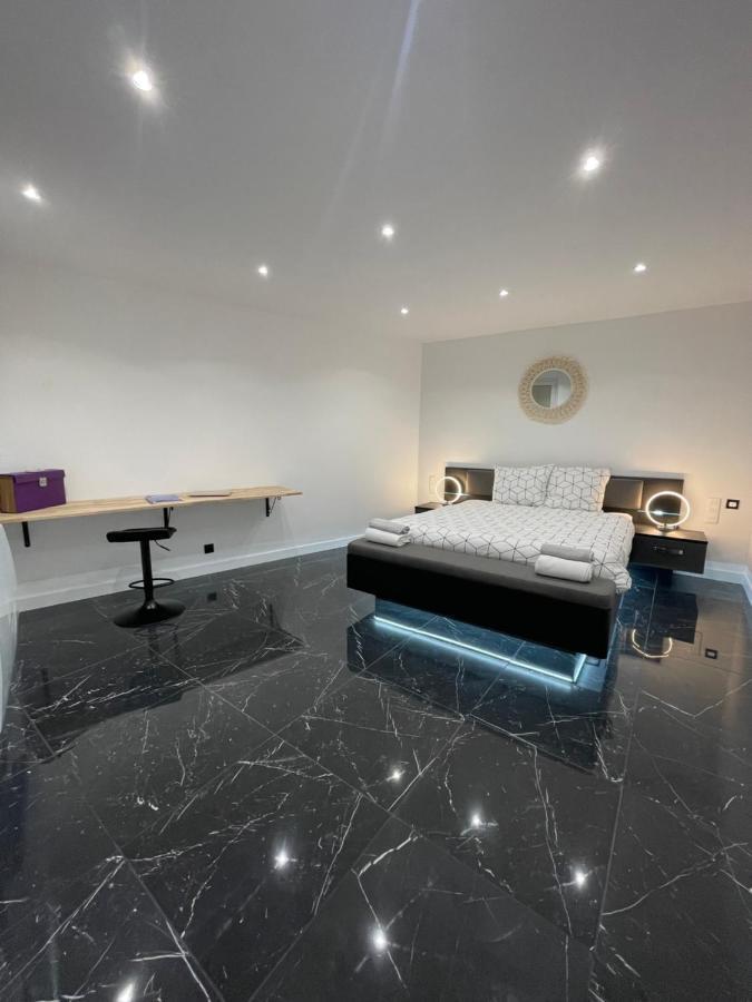 Appartement Hors Du Commun Avec Son Jacuzzi Salies-de-Béarn Exterior foto