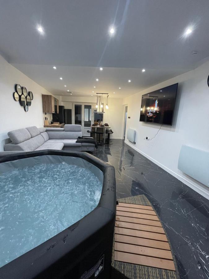 Appartement Hors Du Commun Avec Son Jacuzzi Salies-de-Béarn Exterior foto